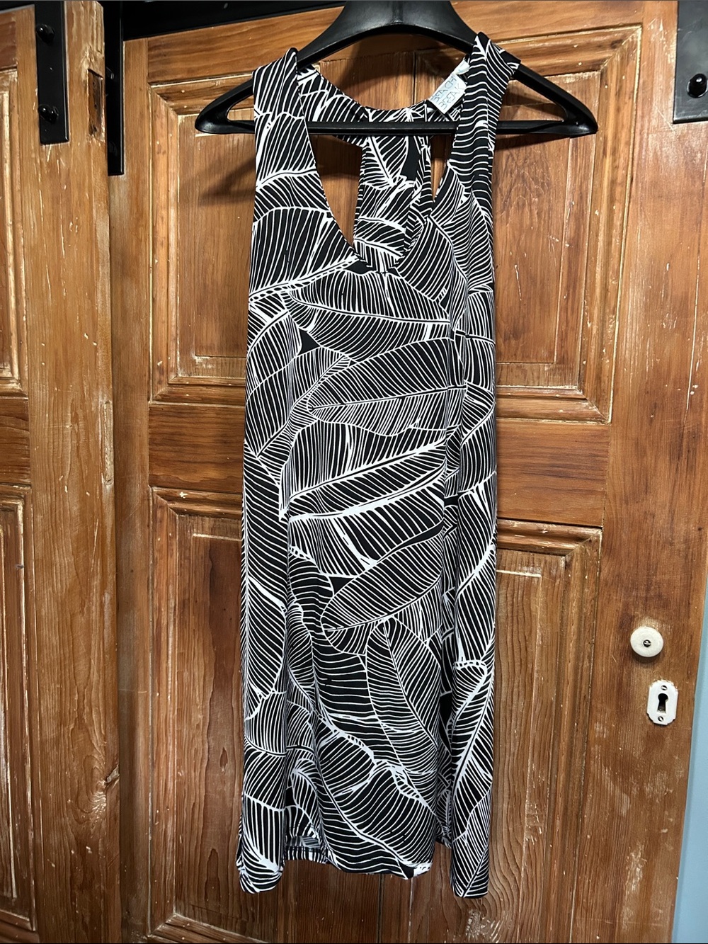 Black and White Leaf-Print Sleeveless Swim Coverup